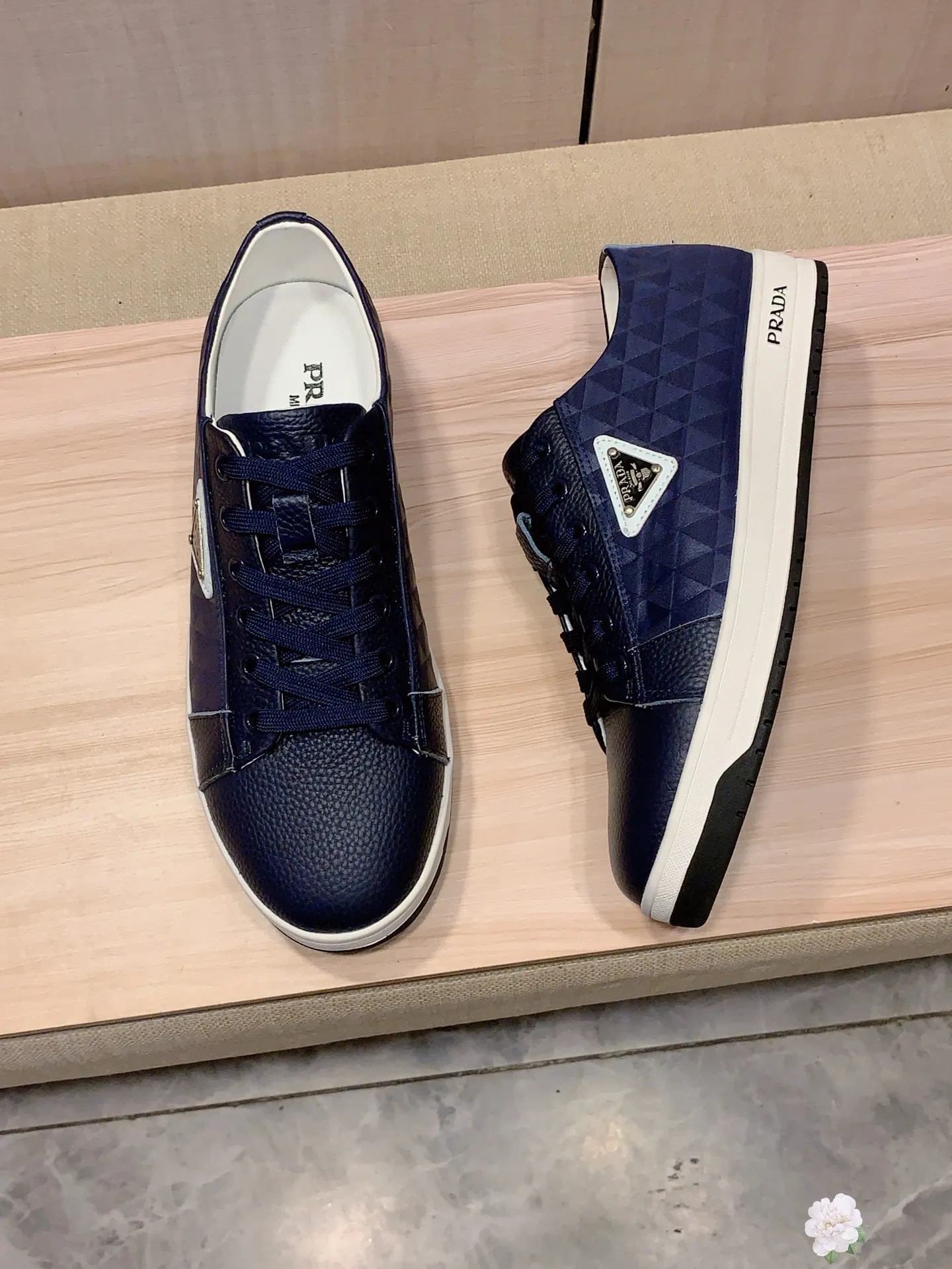 Men's Men's Shoes💰420💰💰🎩🎩[Lightning][Lightning] "PRADA*" The latest and most popular casual shoes, top brand [seduce] luxury~purchase, top~quality. [Strong] The upper is made of imported breathable cowhide with material ➕ breathable sheepskin lining (•) and fine workmanship. The original stylish and stylish soft rubber wear-resistant and non-slip outsole is light and comfortable on the feet. The real thing looks better when photographed in real life. No. 143: Code: 38-44, 45 can be customized, 3️⃣ colors are available